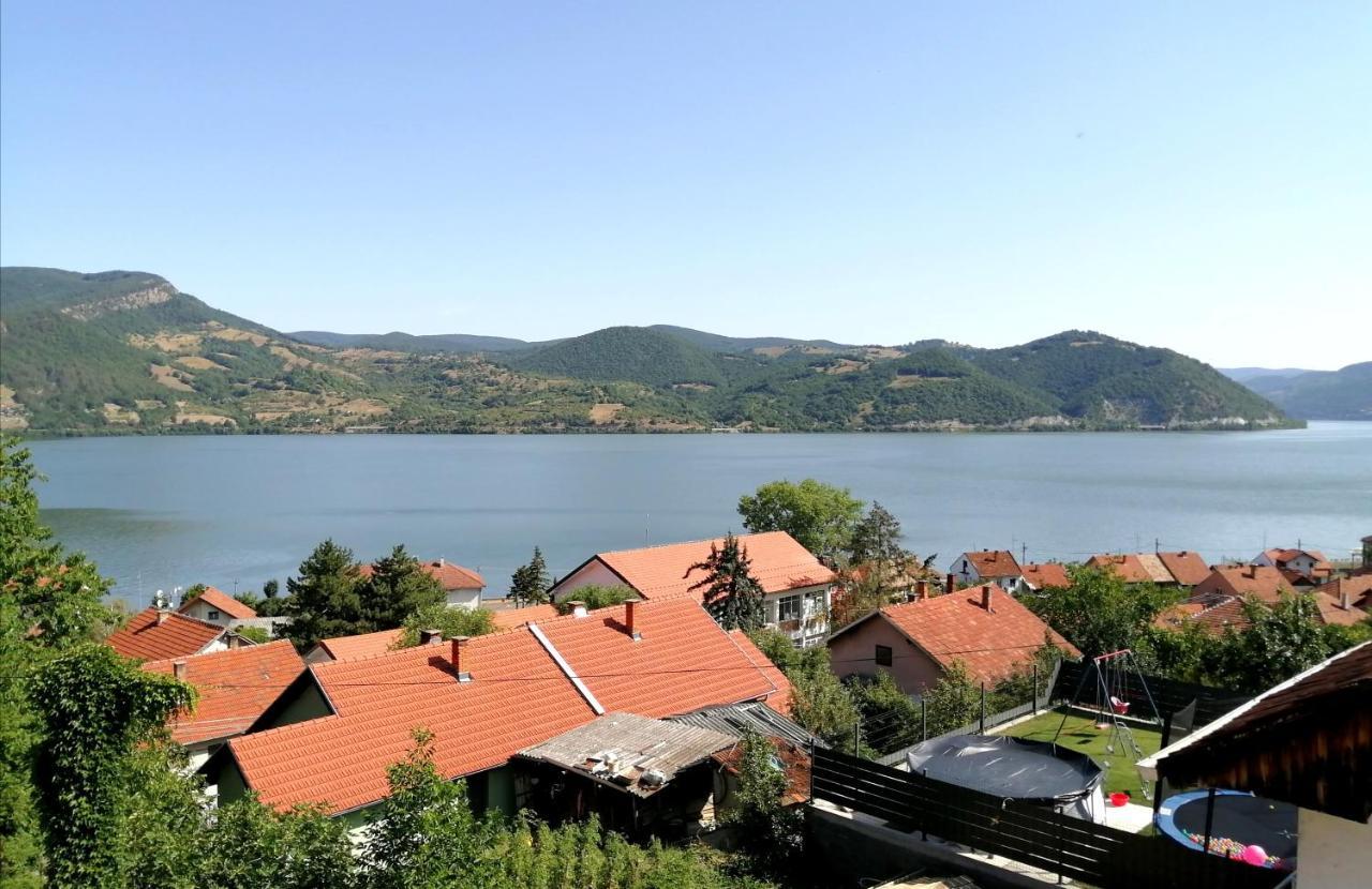 Nikas Apartman Donji Milanovac Luaran gambar