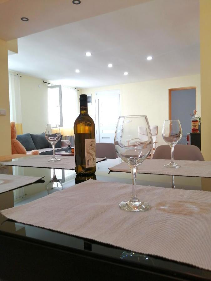 Nikas Apartman Donji Milanovac Luaran gambar